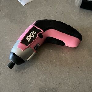 Pink and Black Cordless 4 volt Screwdriver